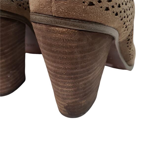 Vince Camuto Booties Shoes Heels Womens 9.5 Flunna Tan Suede Perforated Summer - Picture 5 of 12